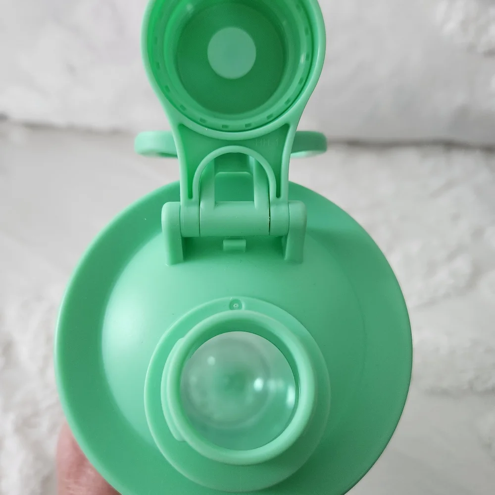 BRAND NEW Takeya Green Water Bottle 24oz